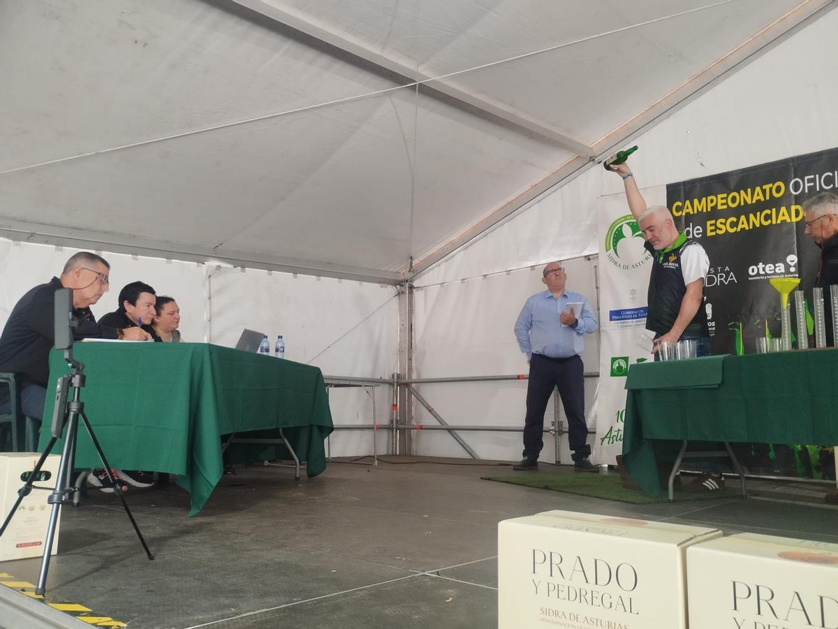 El Concurso de Escanciadores de Llanera, en imágenes El Concurso de Escanciadores de Llanera, en imágenes