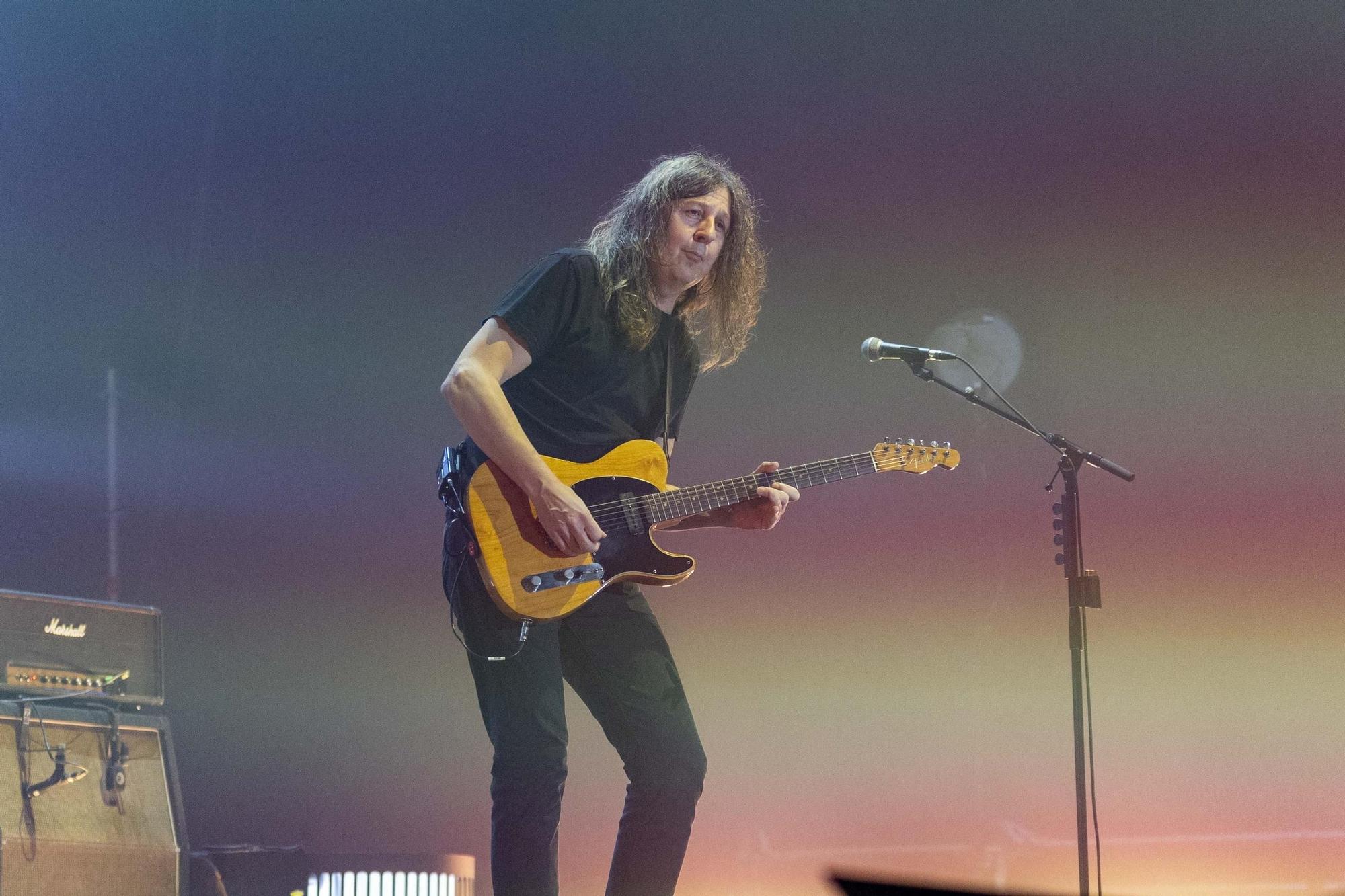 El Multiusos Fontes do Sar a los pies de Fito y sus fitipaldis