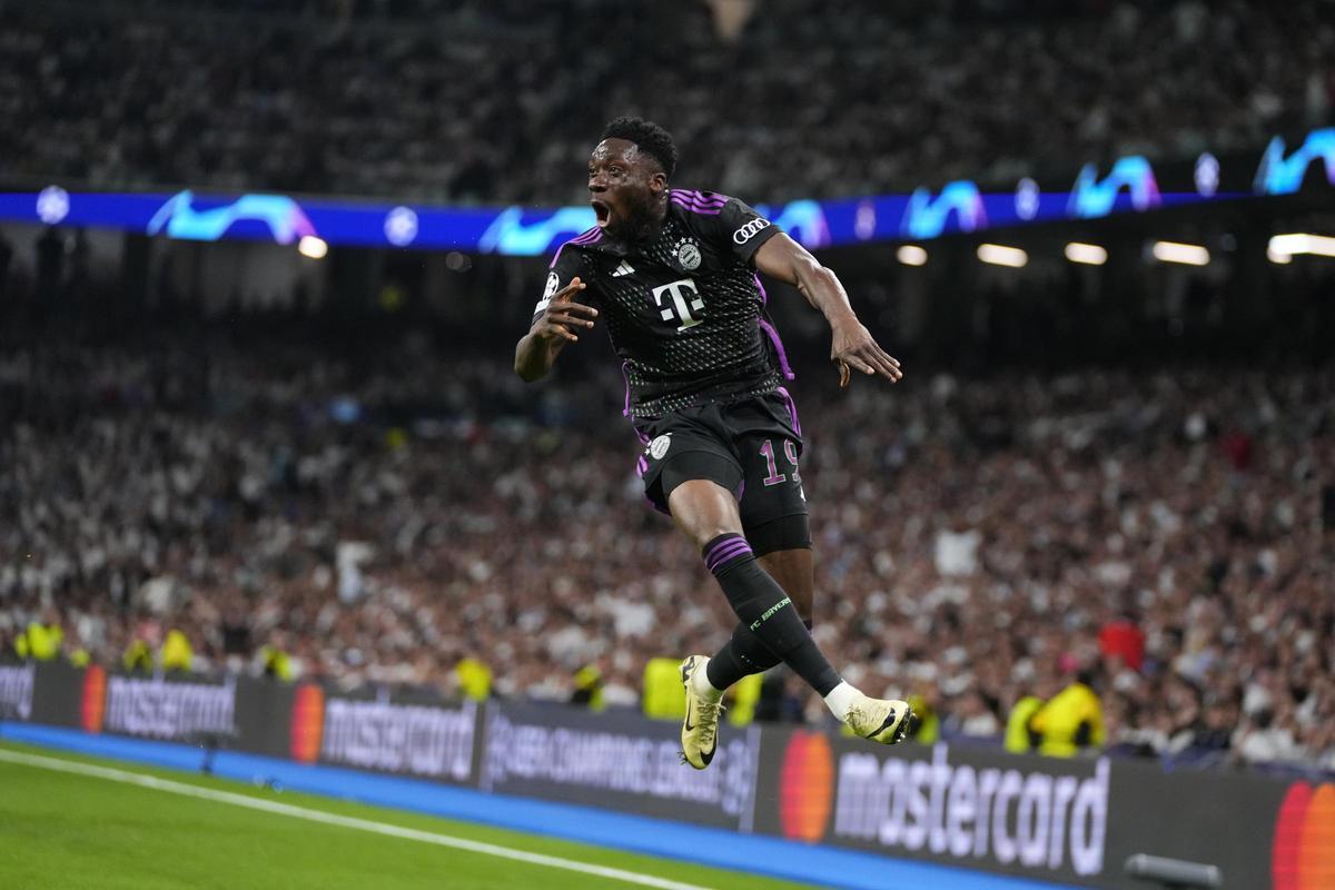 Alphonso Davies celebra su gol en el Bernabéu