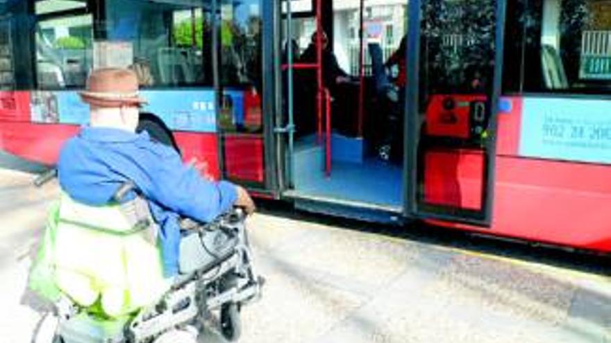 Quejas por la falta de rampas para discapacitados en el autobús urbano