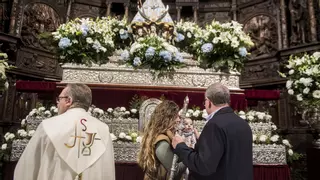 La Virgen de la Montaña de Cáceres ampara a 173 niños bajo un manto de granizo