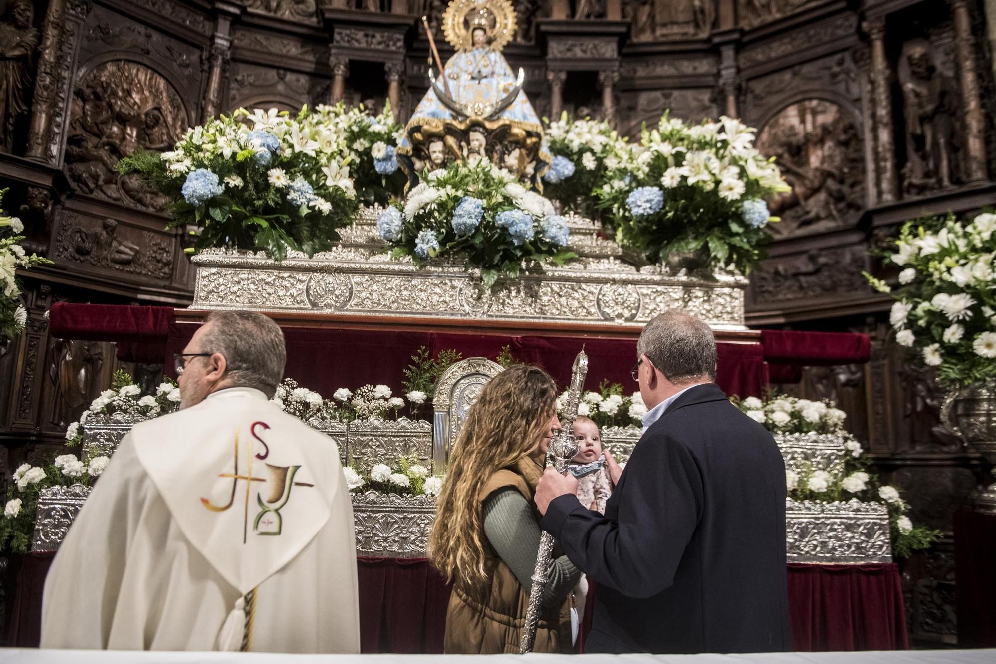 Así fue la presentación de los niños a la Virgen de la Montaña de Cáceres