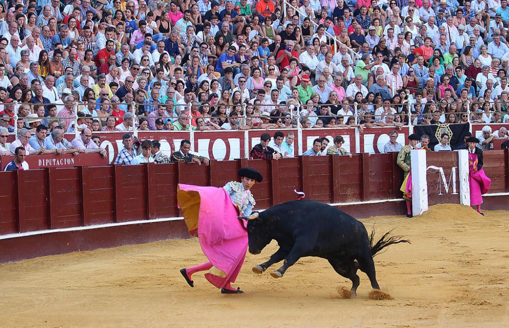 Más de siete mil personas presencian una final del Certamen de Escuelas Taurinas de buen nivel en la que el triunfador fue Miguel Aguilar y en la que también destacó el almeriense Jorge Martínez