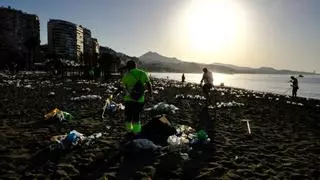 Las playas de Málaga, listas para el baño tras retirar más de 34 toneladas de basura por San Juan