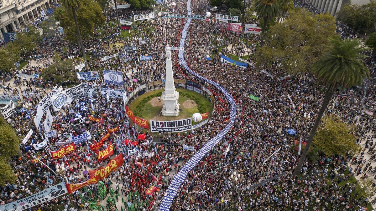 Masiva marcha en Argentina en conmemoración de las víctimas de la Dictadura a 48 años del golpe