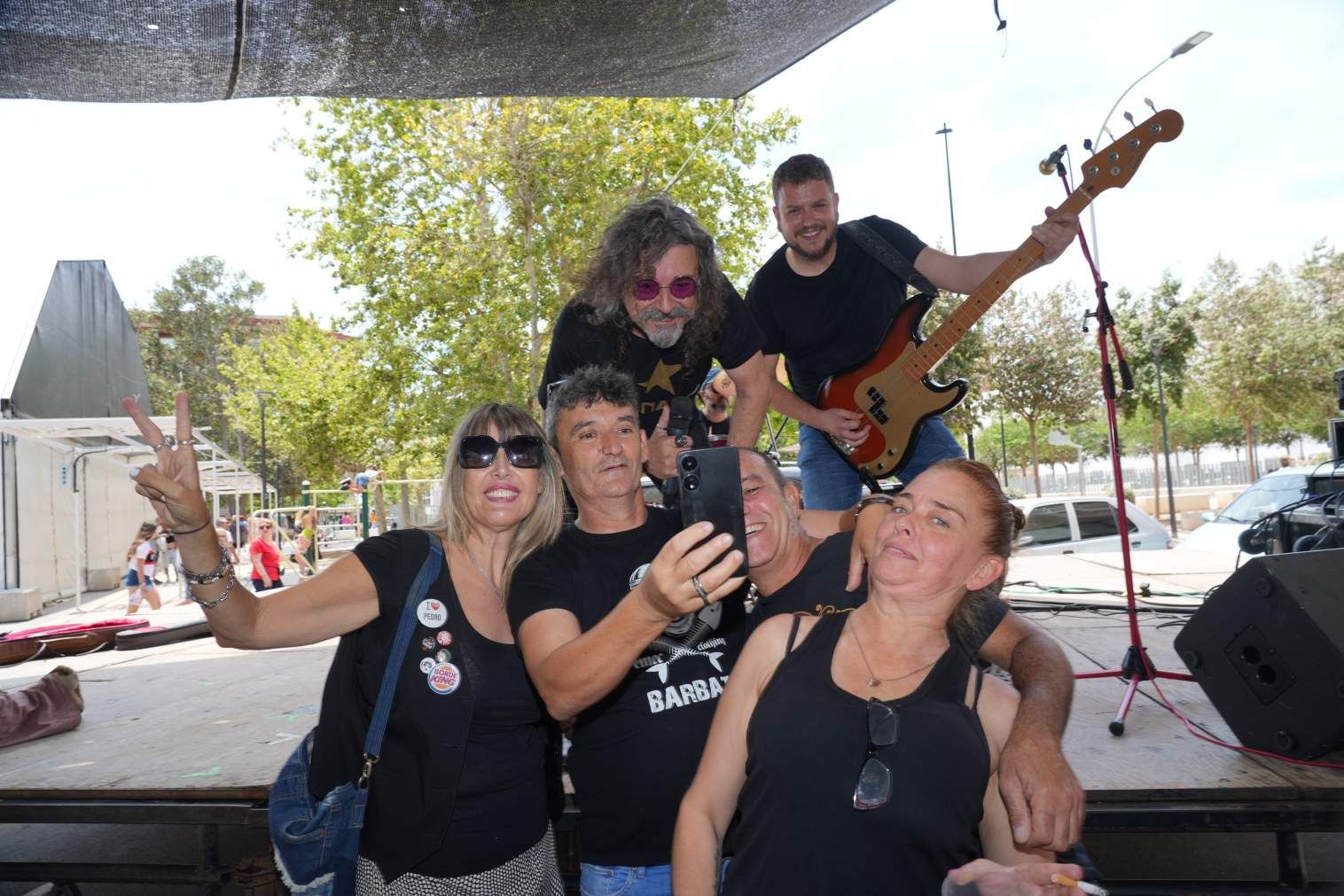 El Grau da inicio a las fiestas de Sant Pere con pólvora, bous y música