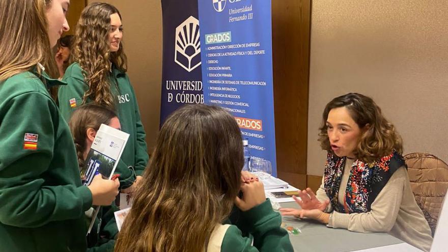 Alumnos del Colegio Británico asisten a Unitour