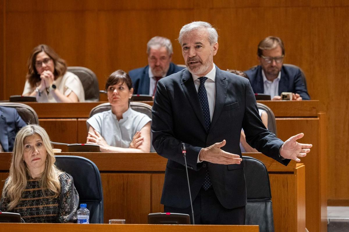 El presidente del Gobierno de Aragón, Jorge Azcón, este viernes en el pleno autonómico.