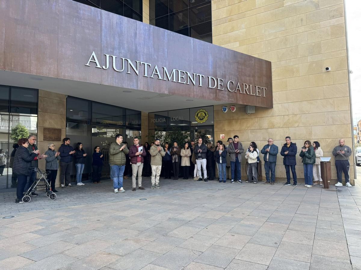Minuto de silencio en Carlet.