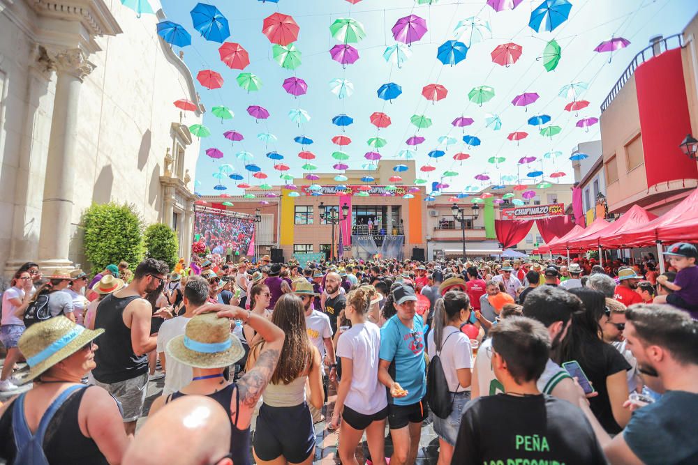 Los catralenses y muchos vecinos de la Vega Baja estallan en alegría y fiesta para iniciar las celebraciones de San Juan con el chupinazo