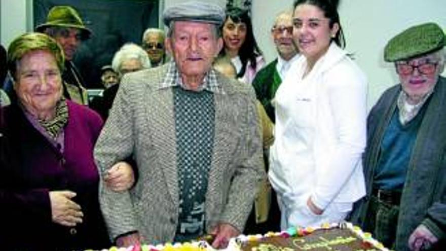 La Residencia Clubde Ancianos de Coria celebra los 105 años de Eloy García