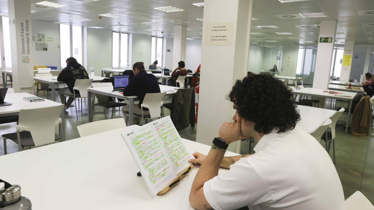Alicante, ciudad con falta de salas de estudio
