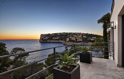 Una casa que aúna lujo y comodidad. Espectaculares vistas desde el balcón