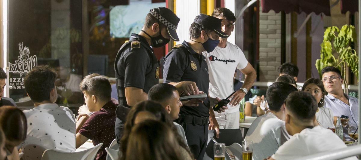 Más de 400 denuncias por no llevar mascarilla durante el fin de semana y 31 locales sancionados