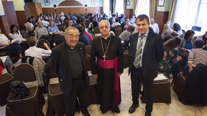 Benigno Moure, Leonardo Lemos y José Luis Gavela, en Laias. // Brais Lorenzo