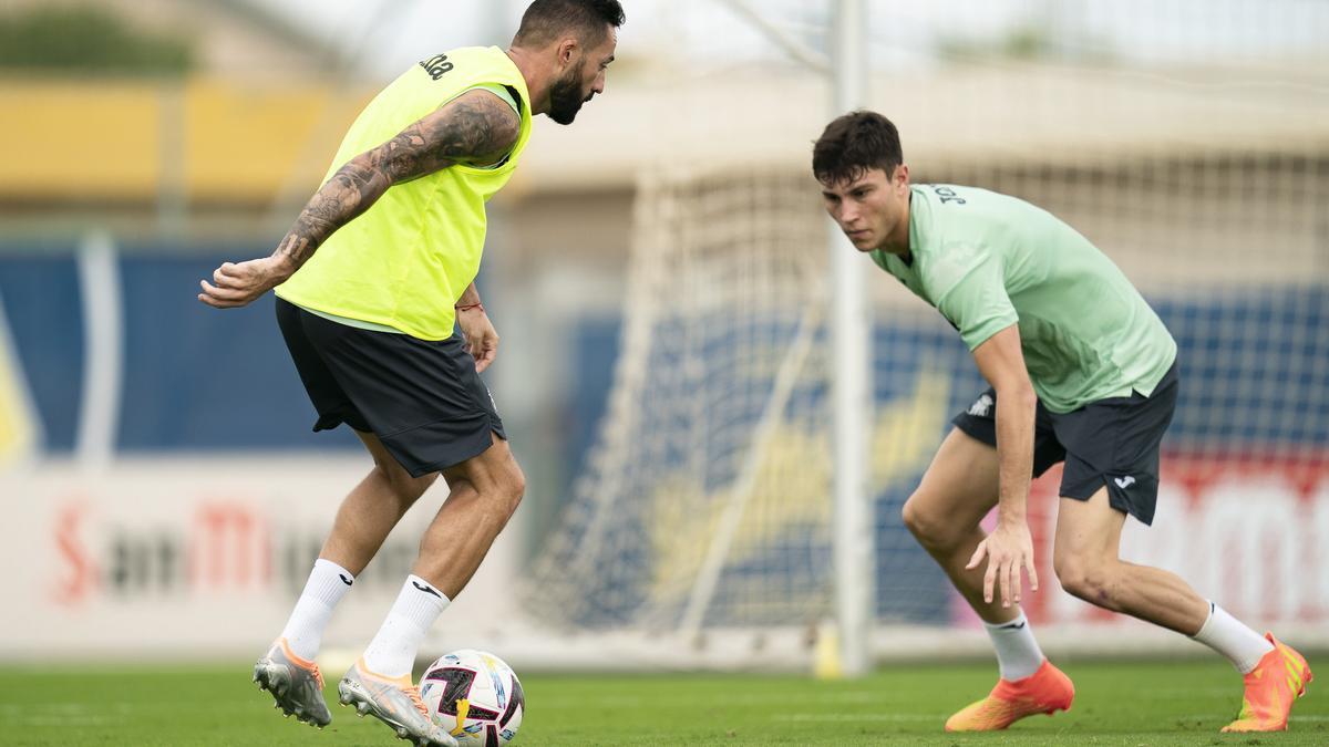 José Luis Morales y Jorge Cuenca, en un etrenamiento reciente del Villarreal.