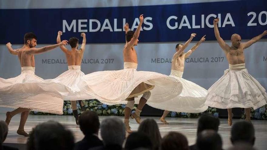 El grupo Nova Galega de Danza, durante su actuación. // Óscar Corral