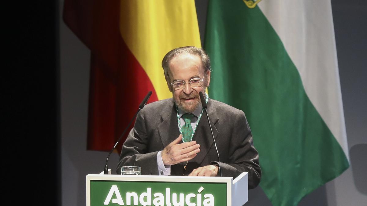 El periodista i escriptor Antonio Burgos en el lliurament del títol de Fill Predilecte d'Andalusia el 2020