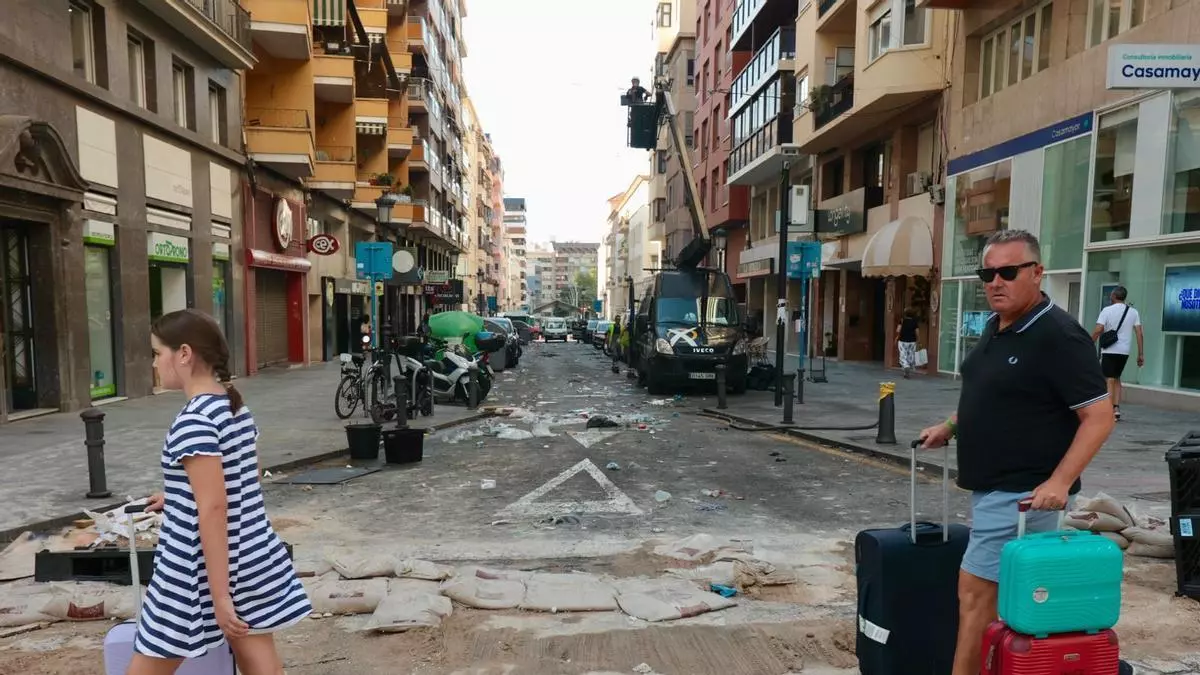La "resaca" de la Cremà en Alicante: limpieza pendiente tras una noche sin inspectores
