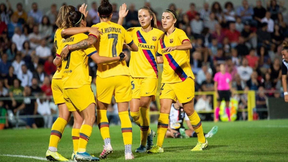 El Barça femenino celebra un tanto ante la Juventus
