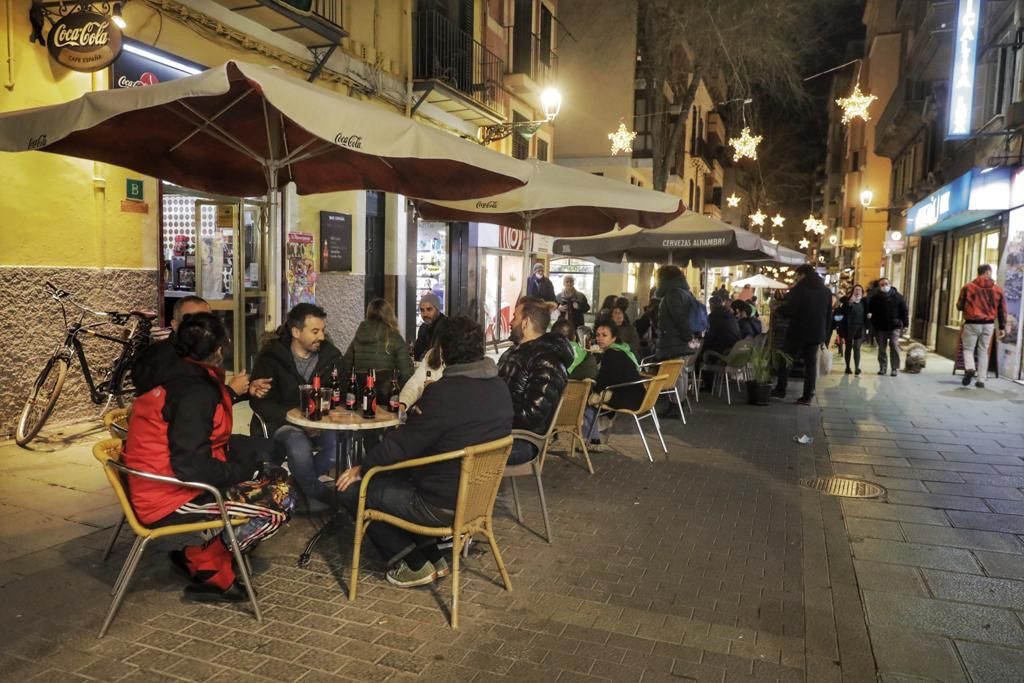 La Policía Local vigila Palma para evitar aglomeraciones en la víspera de Sant Sebastià