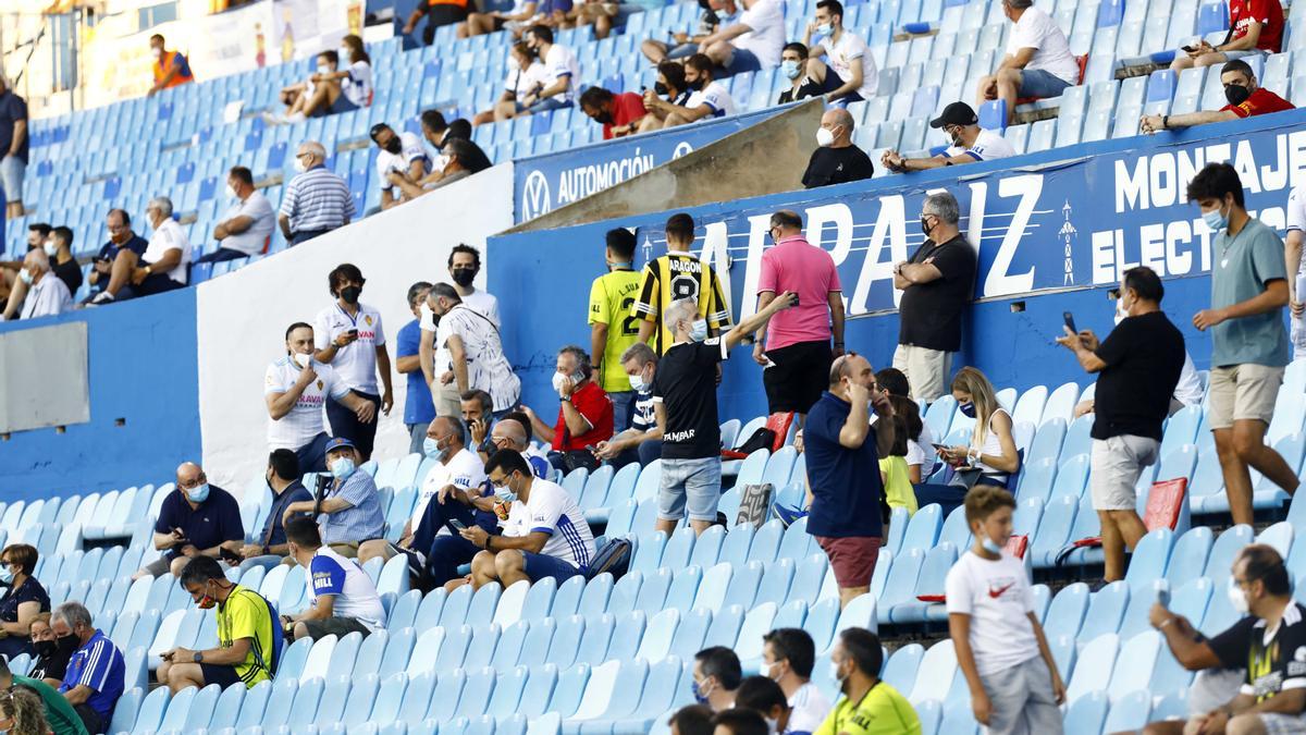 Los socios del Real Zaragoza, de vuelta en La Romareda.