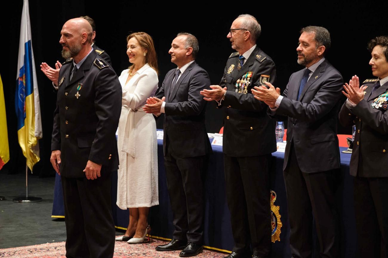 Acto Institucional de la Policía Nacional en el Teatro Guimerá