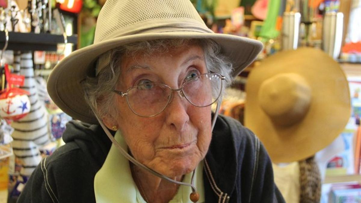 Miss Norma, en una tienda de sombreros en Cabo Cañaveral, en Florida, el pasado mes.