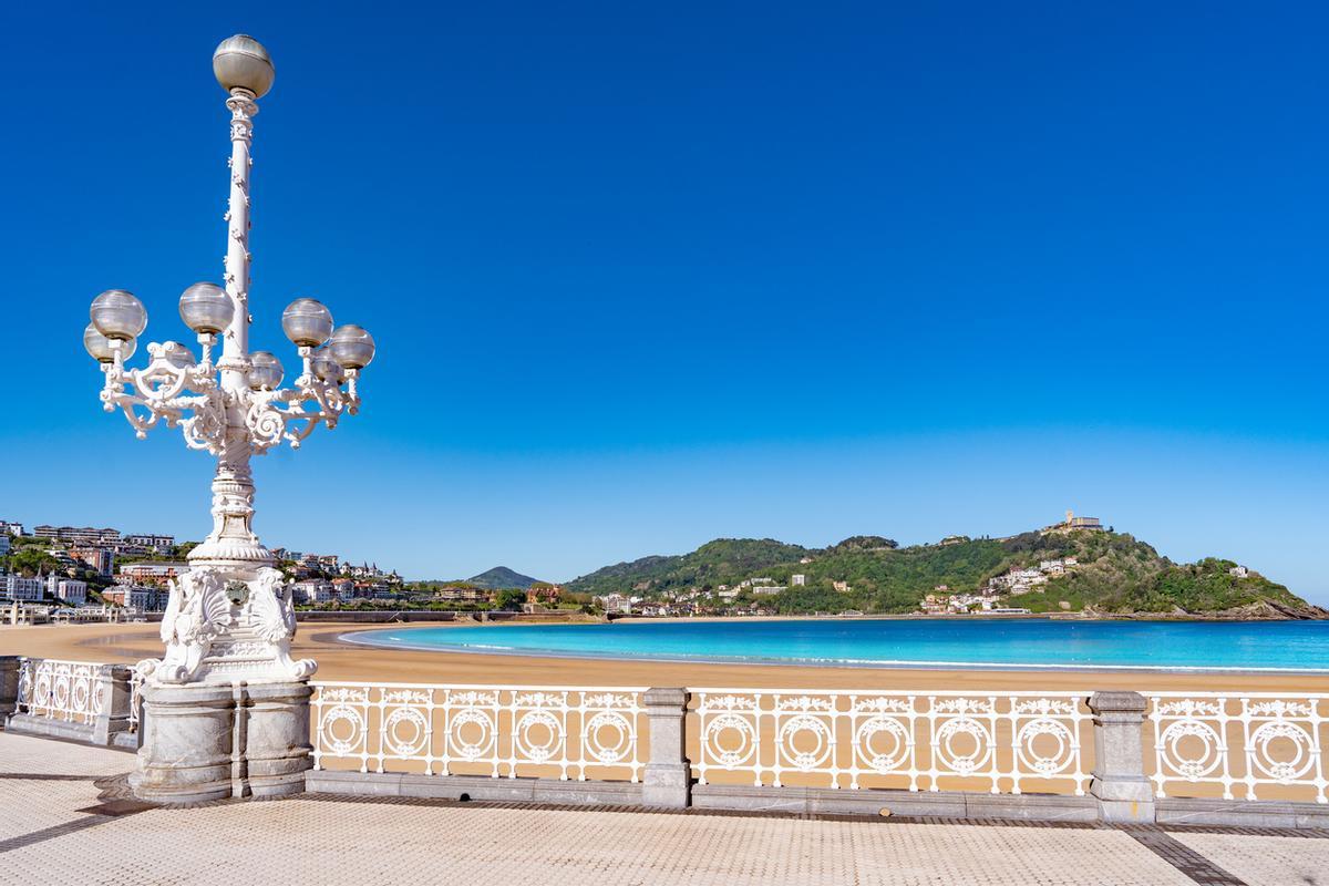 Barandilla del icónico paseo marítimo de San Sebastián.