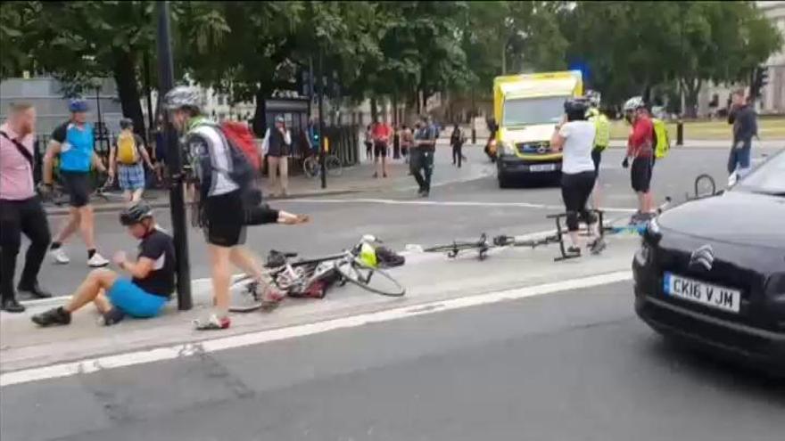 Varios ciclistas heridos tras ser atropellados frente al Parlamento británico