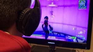 La policia investiga els xats del Fortnite d’un nen que es va suïcidar