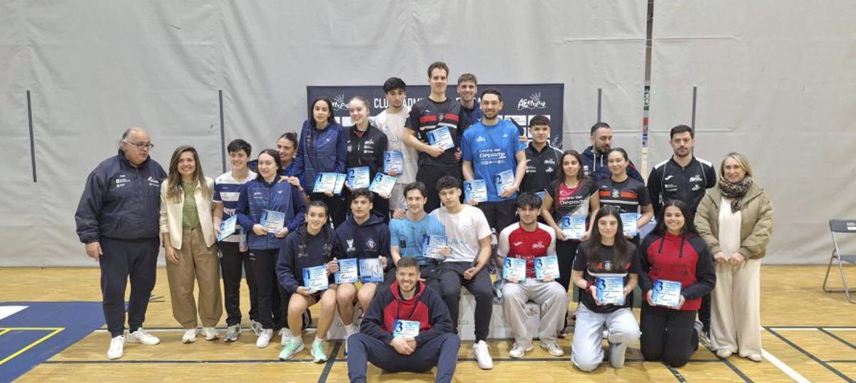 Imagen con todos los ganadores del torneo. | CEDIDA