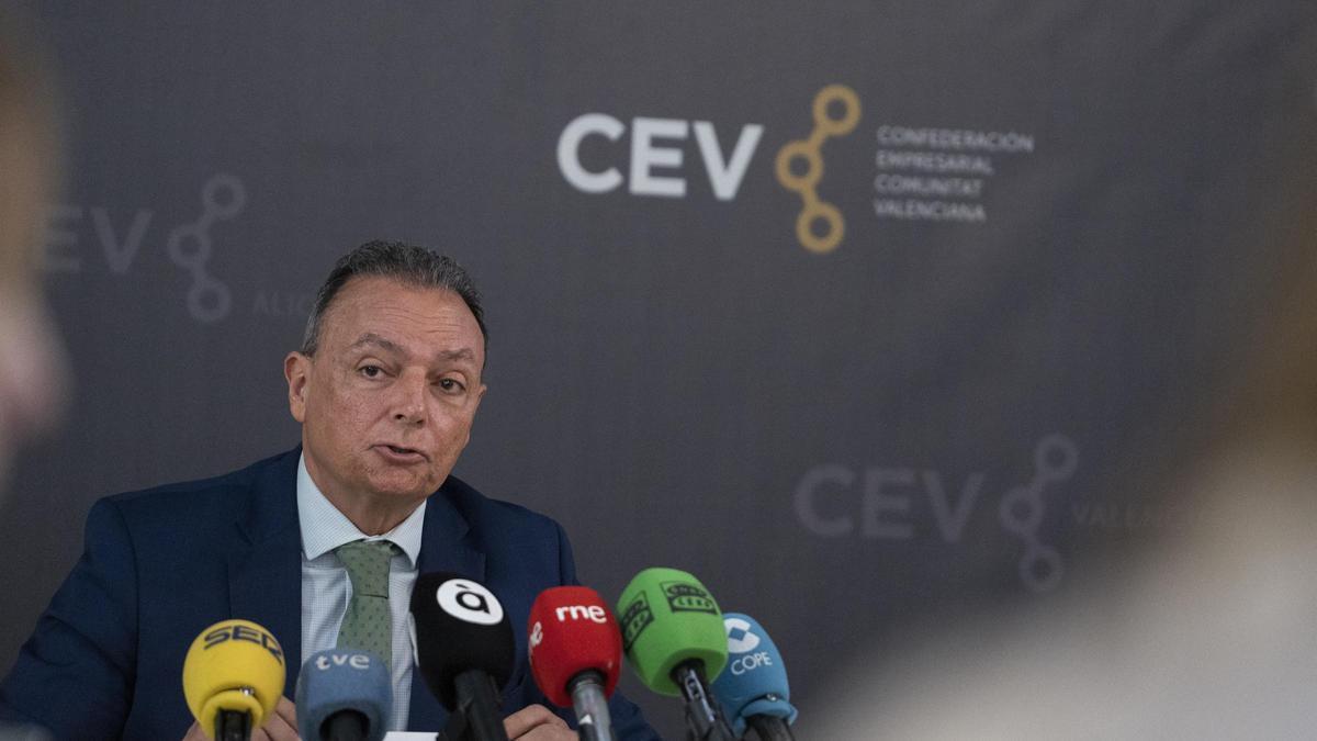Salvador Navarro preside la CEV.