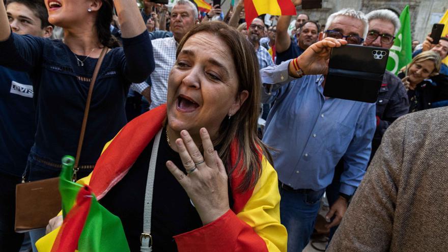 Mitin de VOX con Santiago Abascal en la plaza del Ayuntamiento de Alicante