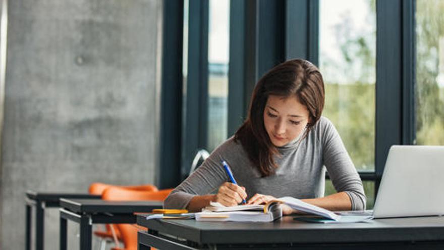 Una estudiante universitaria