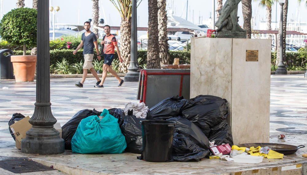 Las calles de Alicante se recuperan poco a poco de las fiestas