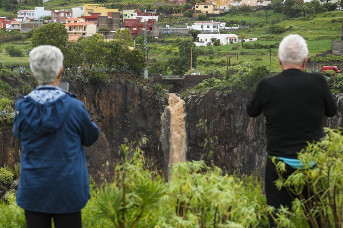 Los barrancos de La Laguna vuelven a correr por las lluvias de Therese.