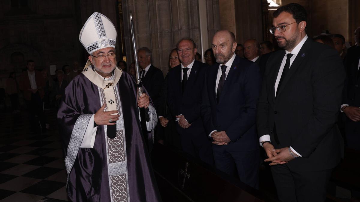 Jesús Sanz Montes, José Agustín Cuervas Mons, Juan Cofiño y Adrián Barbón.