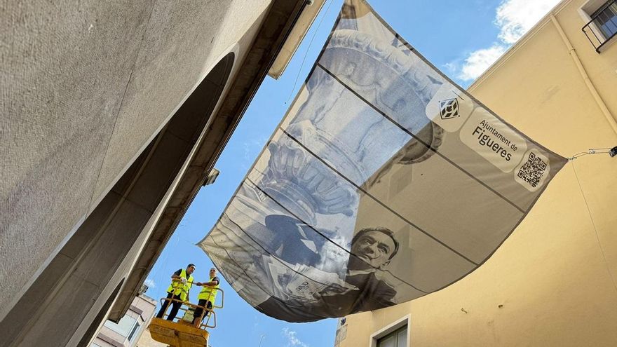 Figueres instal·la cinc lones amb Dalí com a prova pilot promocional i de refugi climàtic