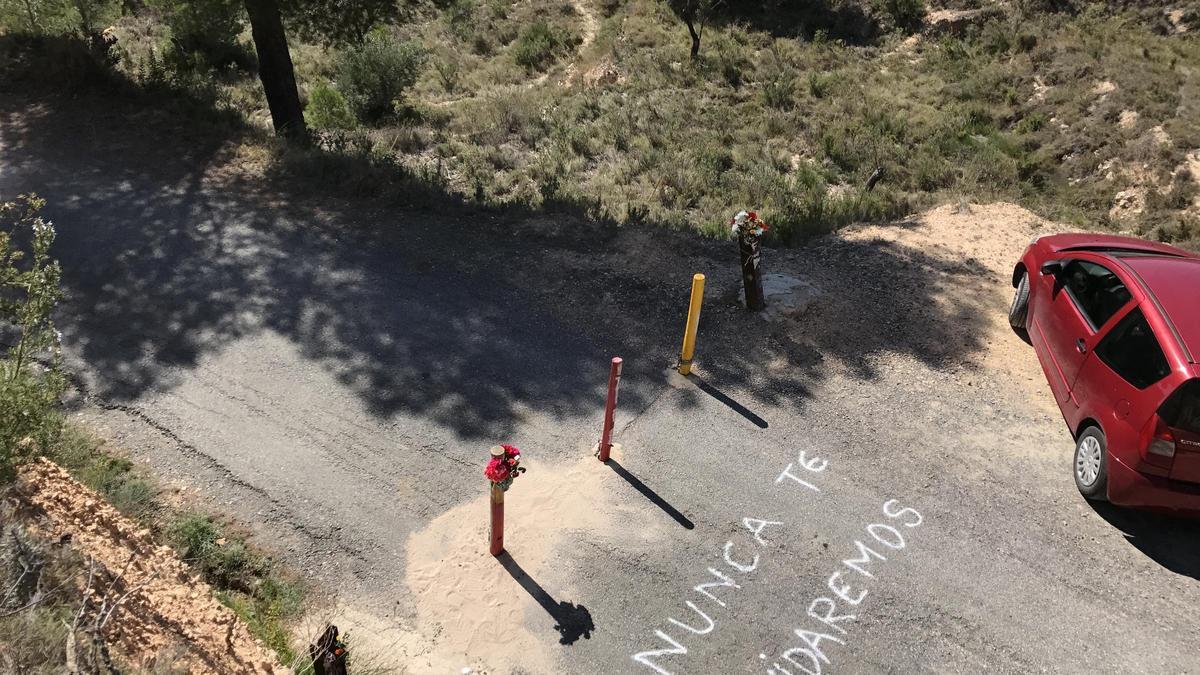 El lugar donde se produjo el crimen cuando la víctima estaba retirando los pivotes para acceder al parque de montaña.