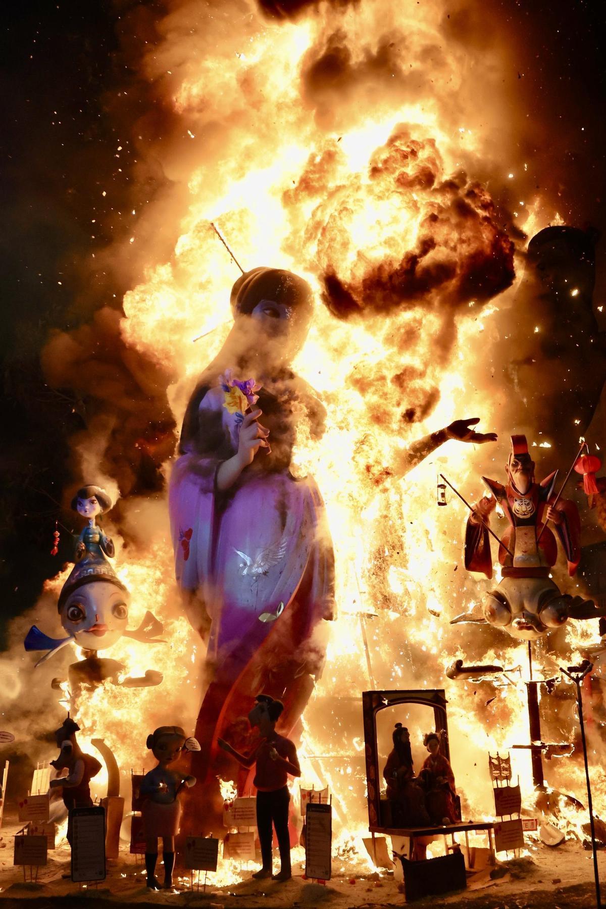 Emotiva Cremà de las Fallas de Burriana 2026