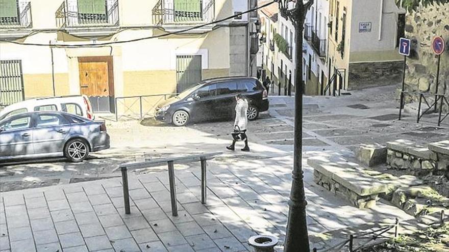 Graffitis, botellón y petardos, las molestias de los fines de semana en Cáceres