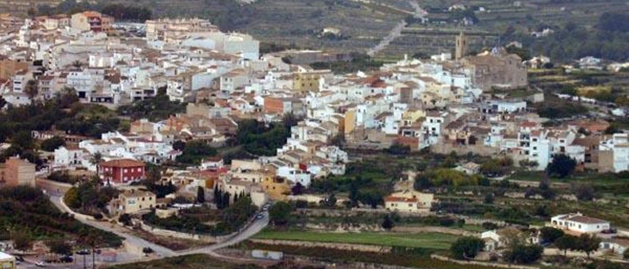 Benitatxell descarta construir una gran ronda y sacará el tráfico del pueblo con viales de poco impacto