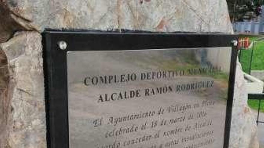 La placa recién instalada.