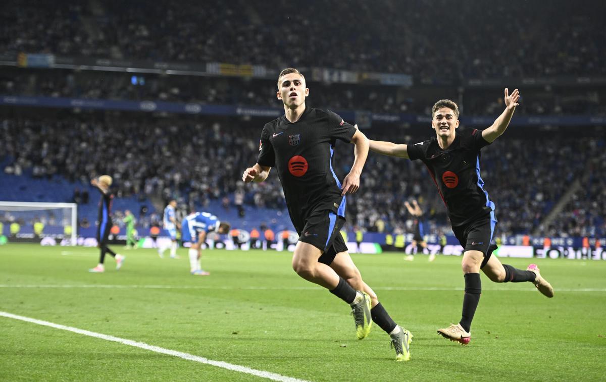 Cornellà El Prat. 15.05.2025. Deportes.   Fermín junto a Gavi celebrando el segundo gol el partido de liga entre el RCD Espanyol y el FC Barcelona en el RCD Estadium. Fotografía de Jordi Cotrina