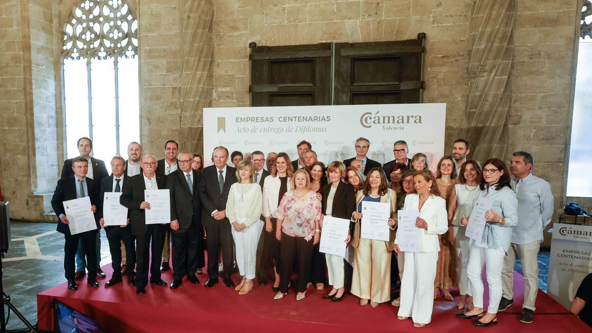 Cámara Valencia homenaje a 26 empresas por su trayectoria centenaria