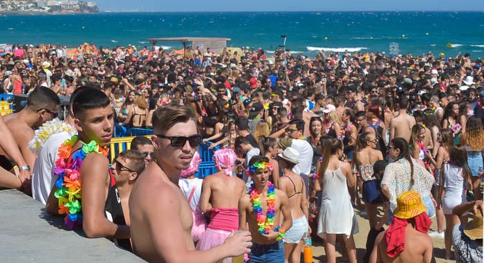 Fiesta de carnaval en la playa