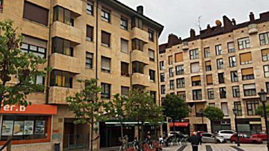 600 € Alquiler de piso en Oviedo (centro) 70 m2, 2 habitaciones, 2 baños, 9 €/m2...