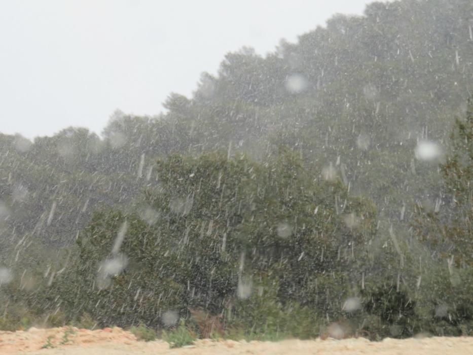 Imágenes tomadas desde la carretera que une Banyeres de Mariola con Onil