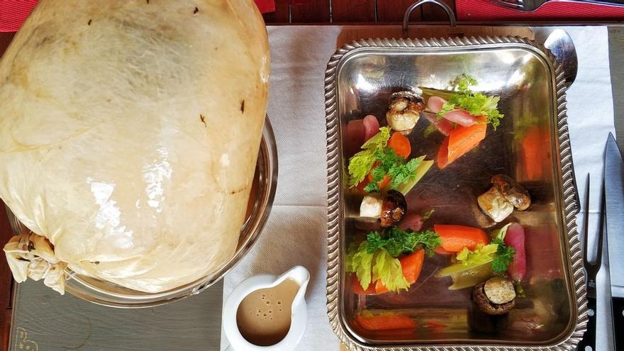 Una vejiga de buey con sorpresa: el plato más asombroso de Francia